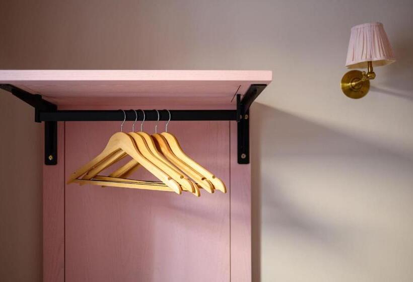 مبيت وإفطار Queen Charlotte Guesthouse