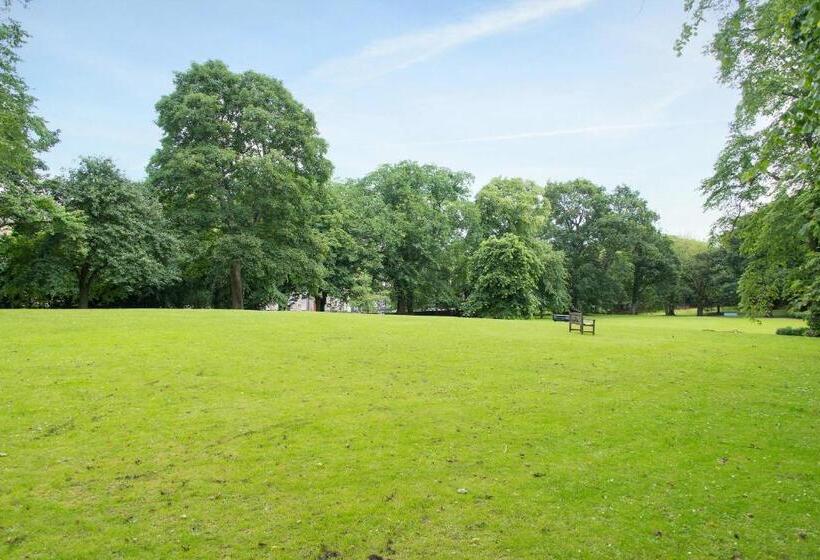 مبيت وإفطار Queen Charlotte Guesthouse