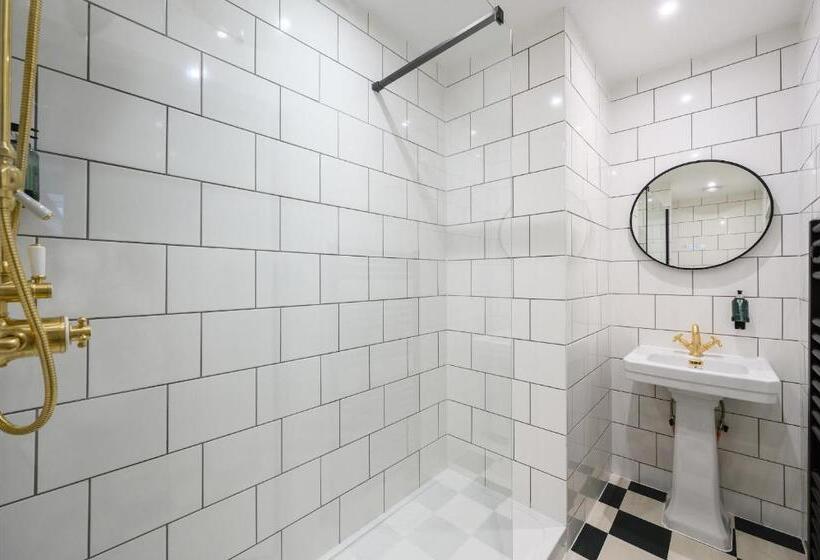 مبيت وإفطار Queen Charlotte Guesthouse