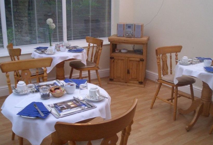 مبيت وإفطار The Elms Guest House