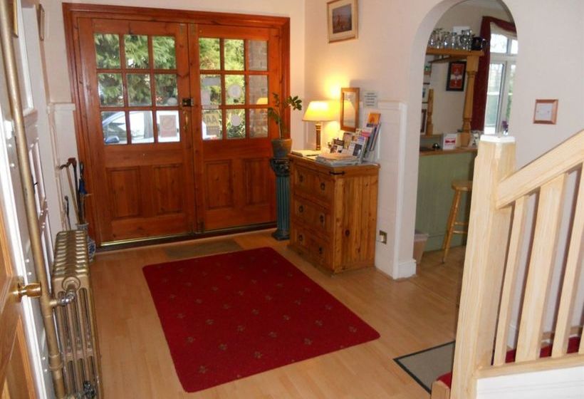 مبيت وإفطار The Elms Guest House