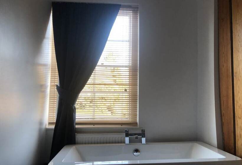 ベッドアンドブレックファースト The Mug House Inn