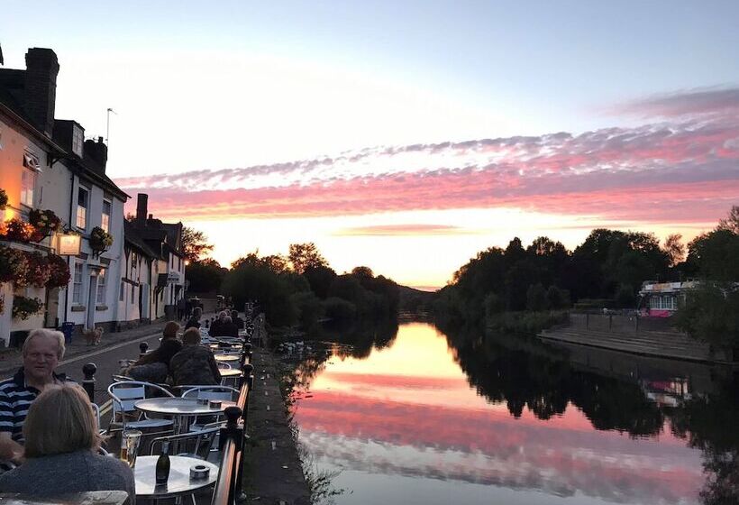 ベッドアンドブレックファースト The Mug House Inn