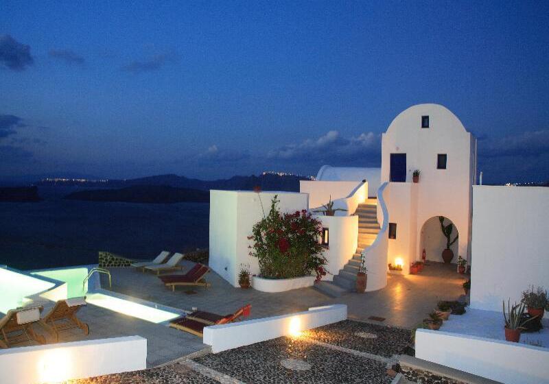 Apanemo Hotel & Suites