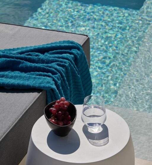 Apanemo Hotel & Suites