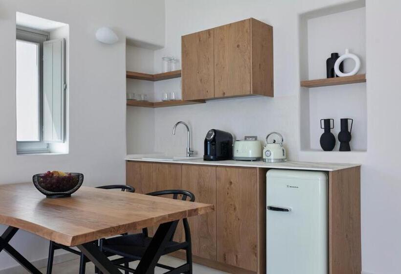 Apanemo Hotel & Suites