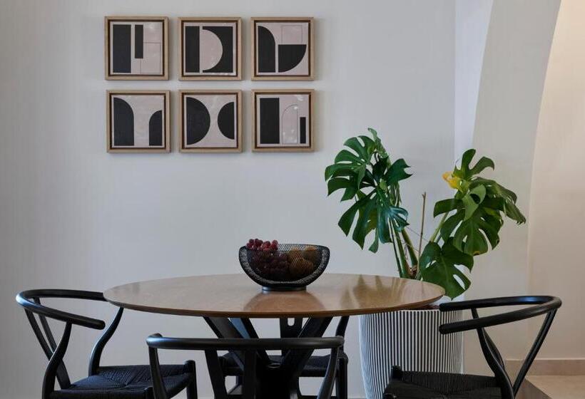 Apanemo Hotel & Suites