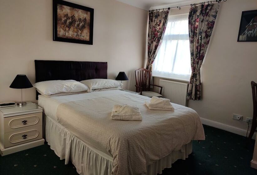 Отель Arundel Park