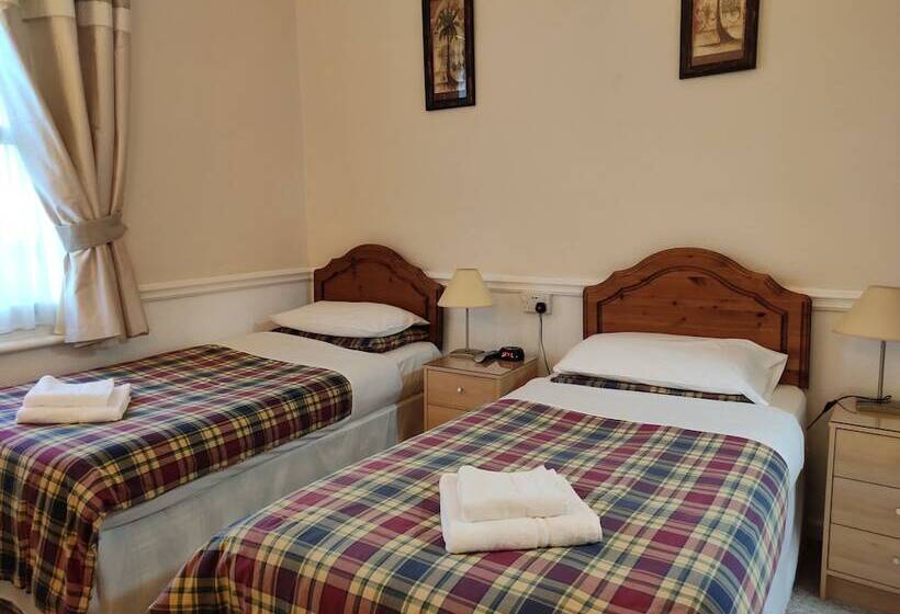 Отель Arundel Park