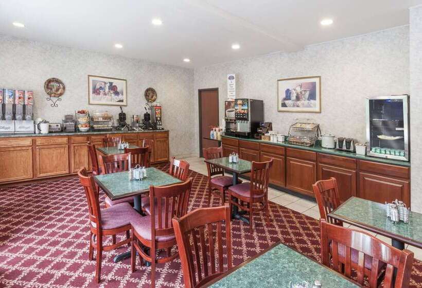 Отель Baymont By Wyndham New Buffalo