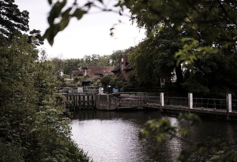 בית מלון כפרי Bull Inn