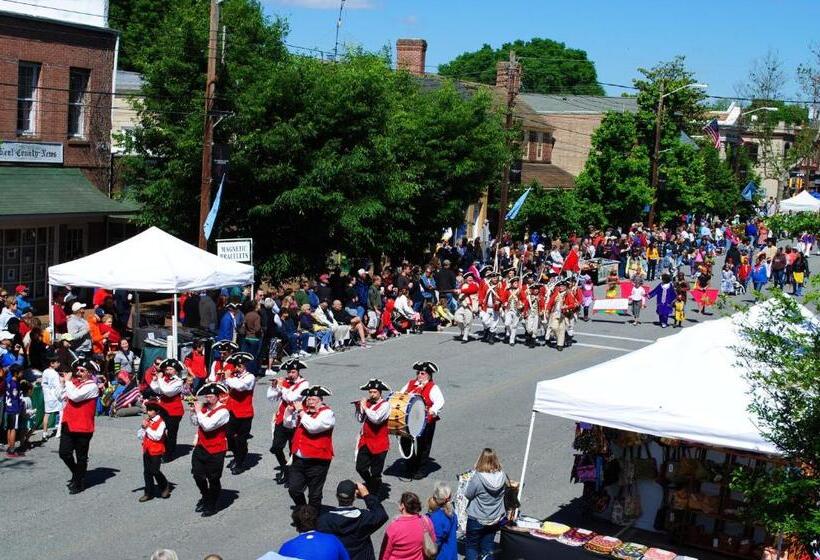 فندق Comfort Inn & Suites Chestertown