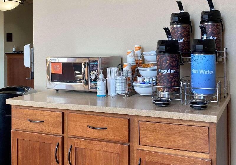 فندق Comfort Inn & Suites