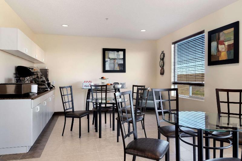 فندق Days Inn By Wyndham Grande Prairie