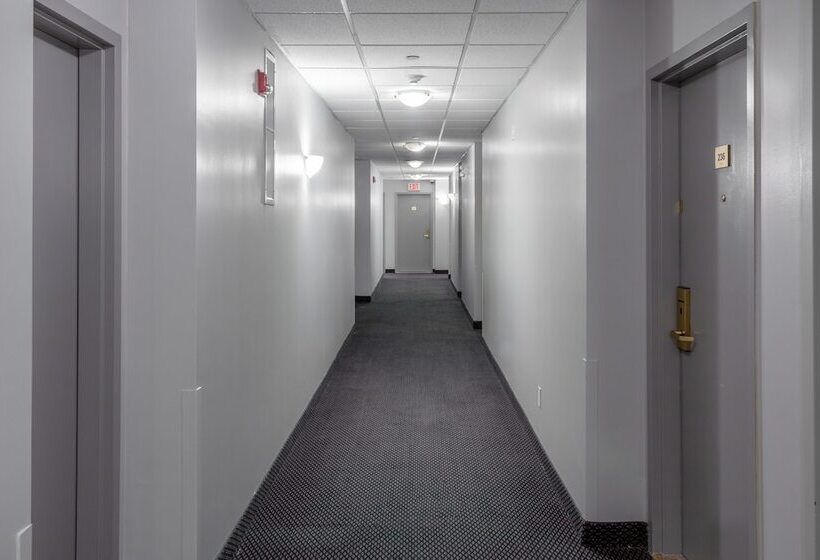 ホテル Signature Inn & Suites Hamilton