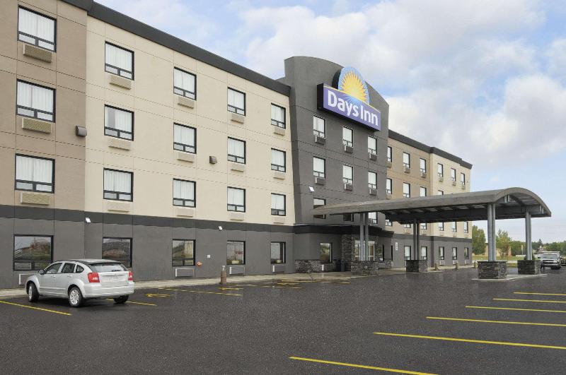 בית מלון כפרי Days Inn By Wyndham Regina Airport West