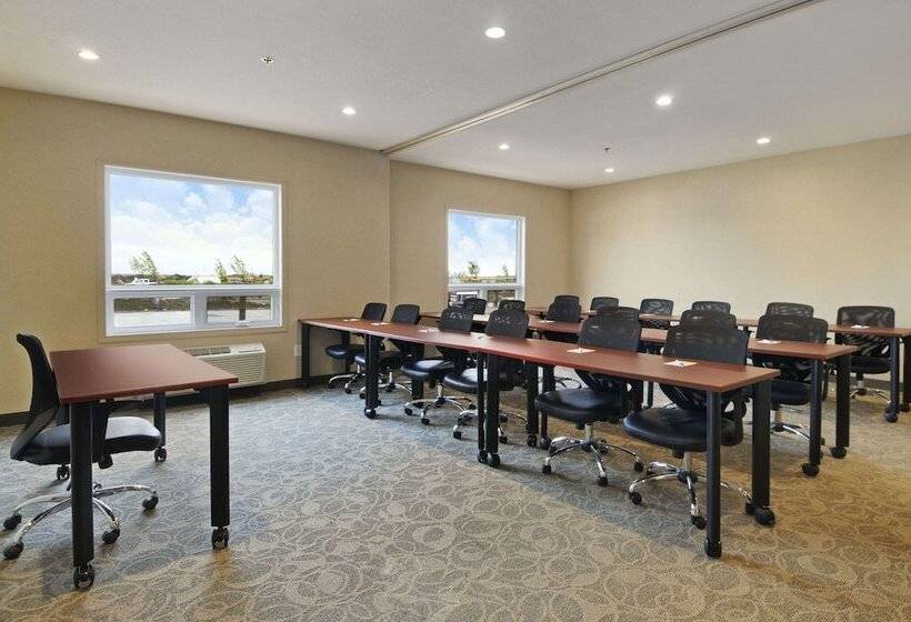 בית מלון כפרי Days Inn By Wyndham Regina Airport West