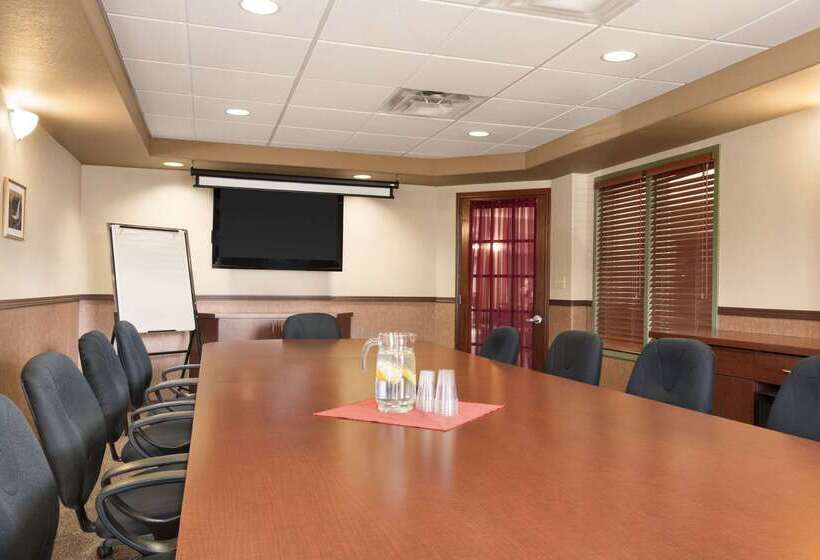 فندق Days Inn By Wyndham Thunder Bay North