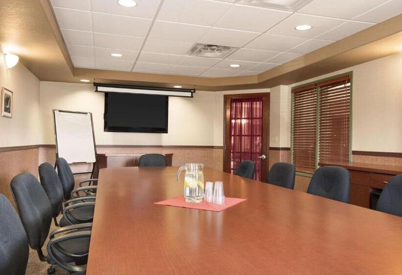 فندق Days Inn By Wyndham Thunder Bay North