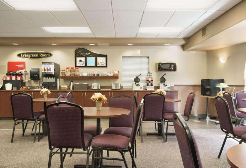 فندق Days Inn By Wyndham Thunder Bay North