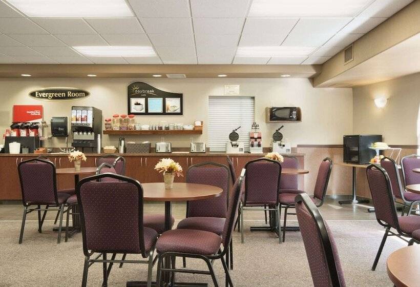 فندق Days Inn By Wyndham Thunder Bay North