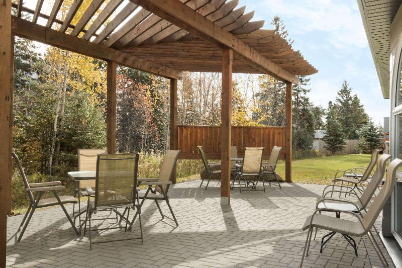 فندق Days Inn By Wyndham Thunder Bay North