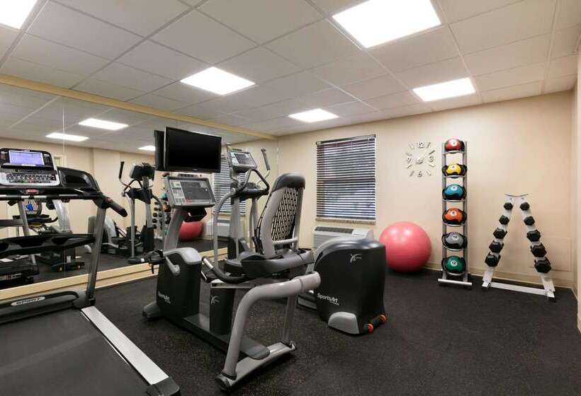 בית מלון כפרי Days Inn & Suites By Wyndham Sherwood Park Edmonton