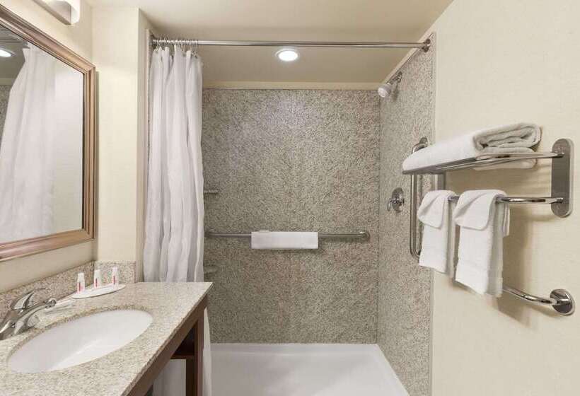 فندق Days Inn & Suites By Wyndham Sherwood Park Edmonton