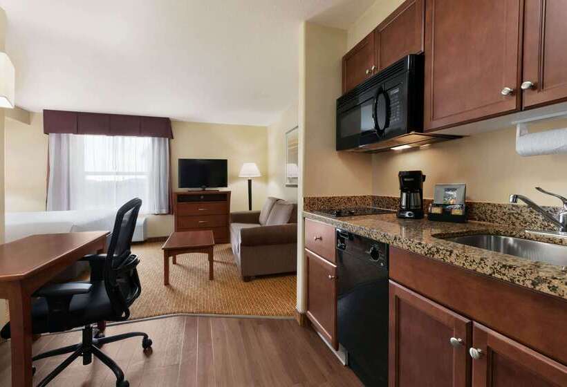 فندق Days Inn & Suites By Wyndham Sherwood Park Edmonton