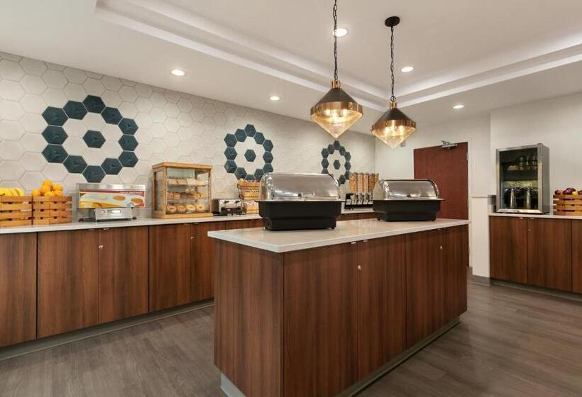 فندق Days Inn & Suites By Wyndham Sherwood Park Edmonton