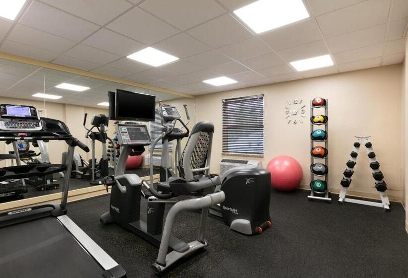 בית מלון כפרי Days Inn & Suites By Wyndham Sherwood Park Edmonton