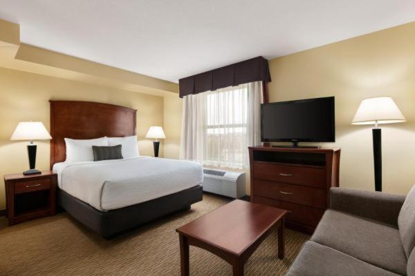 فندق Days Inn & Suites By Wyndham Sherwood Park Edmonton