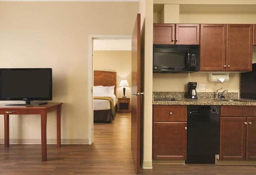 فندق Days Inn & Suites By Wyndham Sherwood Park Edmonton