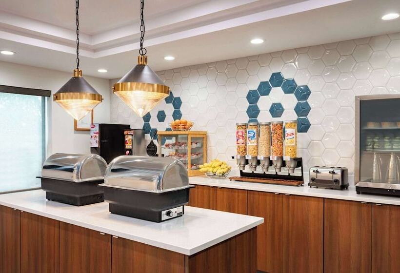 فندق Days Inn & Suites By Wyndham Sherwood Park Edmonton