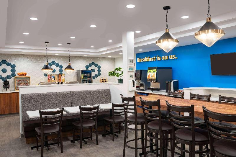 فندق Days Inn & Suites By Wyndham Sherwood Park Edmonton