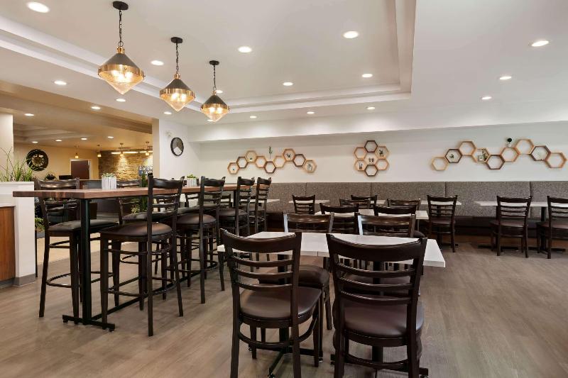 فندق Days Inn & Suites By Wyndham Sherwood Park Edmonton