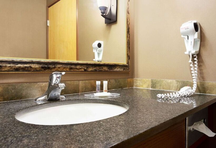 فندق Days Inn & Suites By Wyndham Strathmore