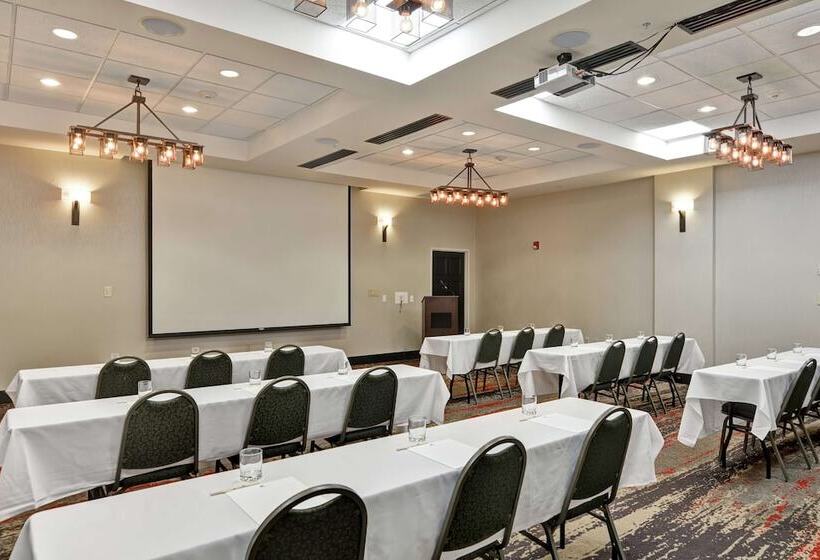 בית מלון כפרי Doubletree By Hilton Hattiesburg, Ms