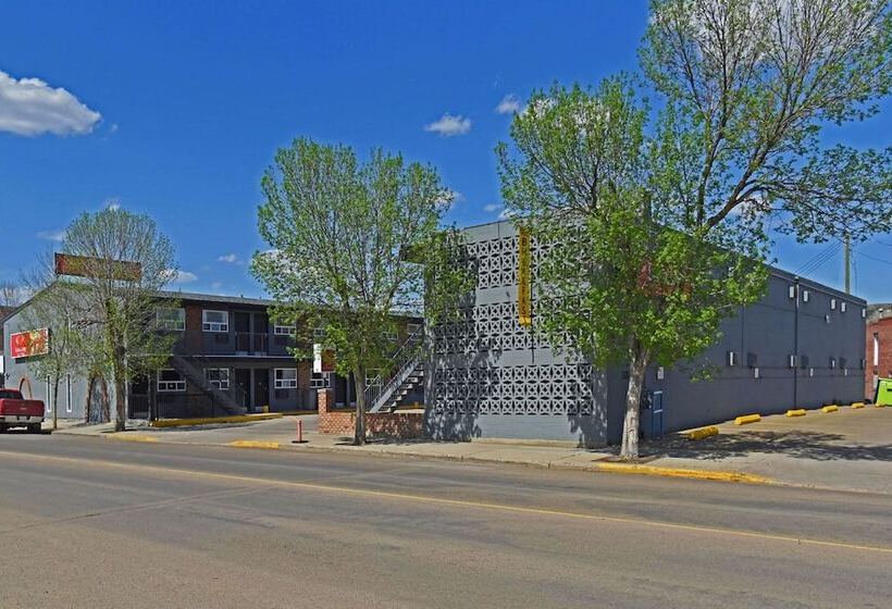 فندق Econo Lodge Inn & Suites Drumheller