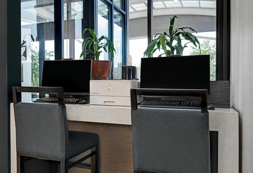 ホテル Four Points By Sheraton Birmingham Homewood