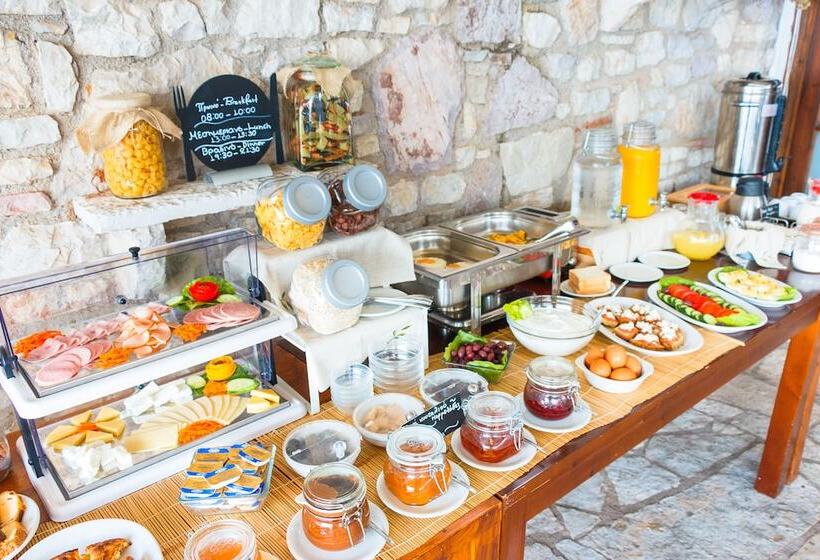 Grekis Beach Hotel And Apartments