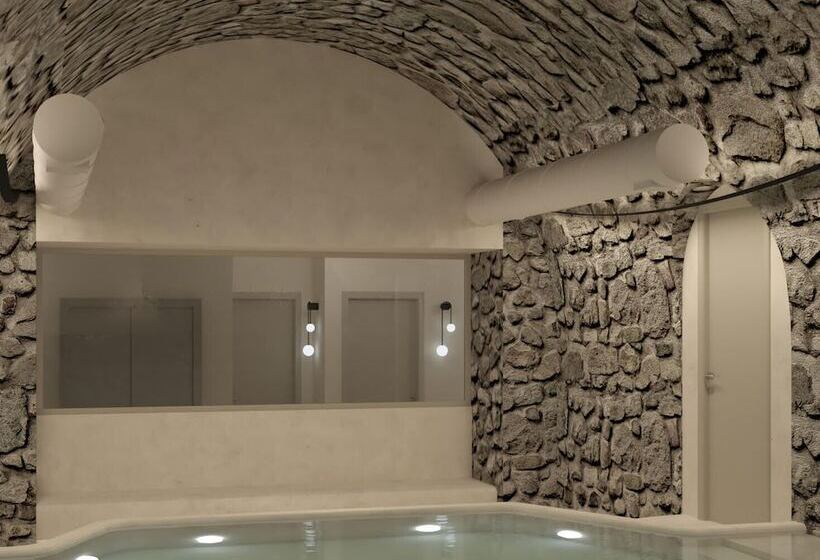 Yeeon Boutique City Hotel Gythio