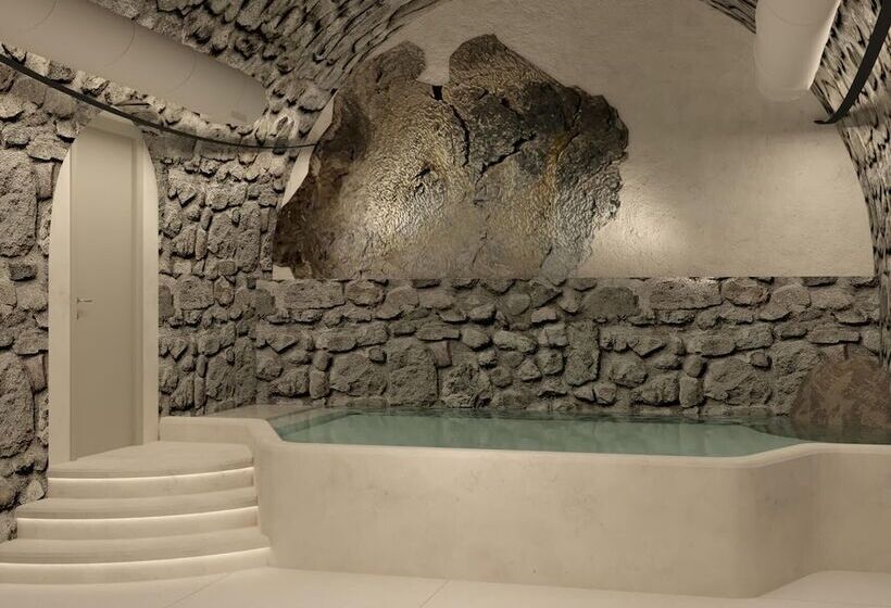 Yeeon Boutique City Hotel Gythio