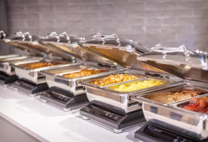 Holiday Inn Hotel & Suites   Orange Park   Wells Rd