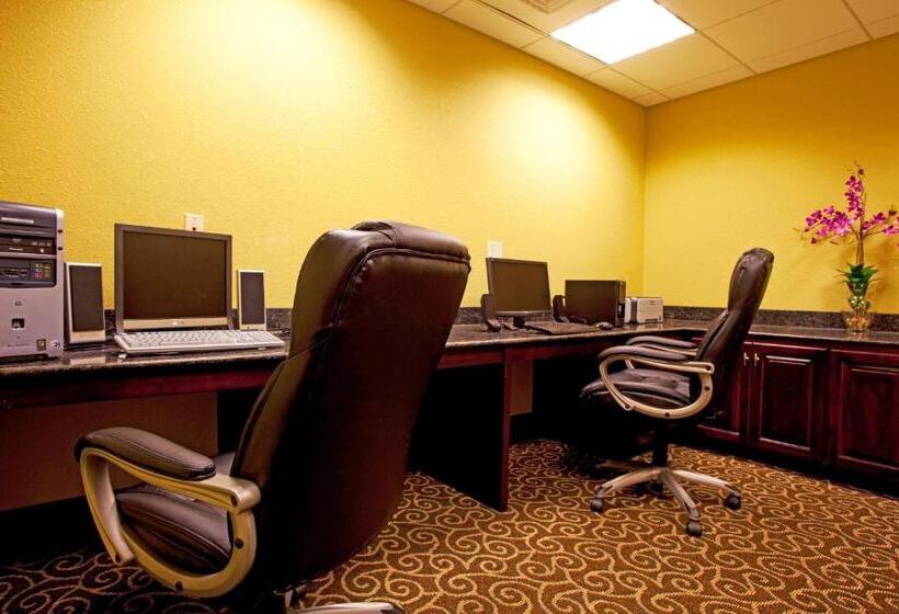 Holiday Inn Express Hotel & Suites Chaffee   Jacksonville West, An Ihg