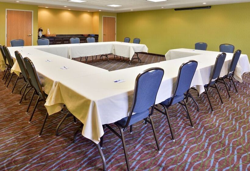 Holiday Inn Express Hotel & Suites Charlotte, An Ihg