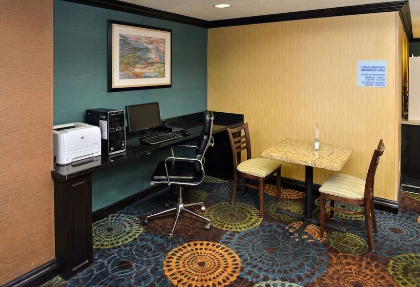 Holiday Inn Express Hotel & Suites Charlotte, An Ihg