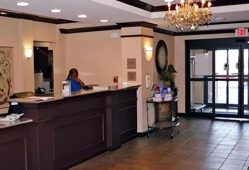 Holiday Inn Express Hotel & Suites Cleveland By Ihg
