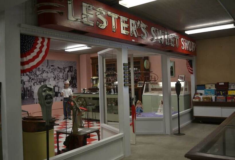 Holiday Inn Express Hotel & Suites Concordia Us 81, An Ihg