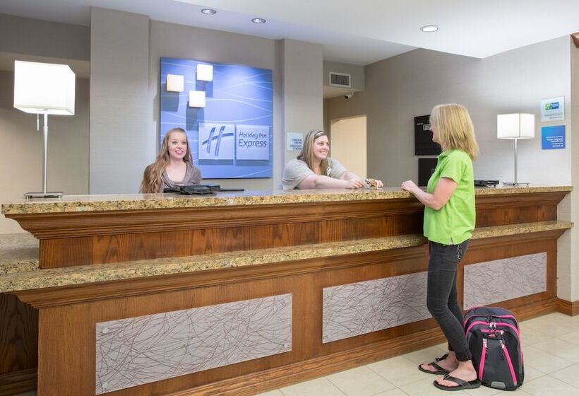 Holiday Inn Express Hotel & Suites Concordia Us 81, An Ihg